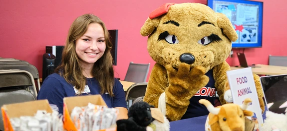 Student and mascot pose for photo