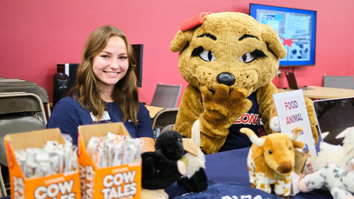 Student and mascot pose for photo