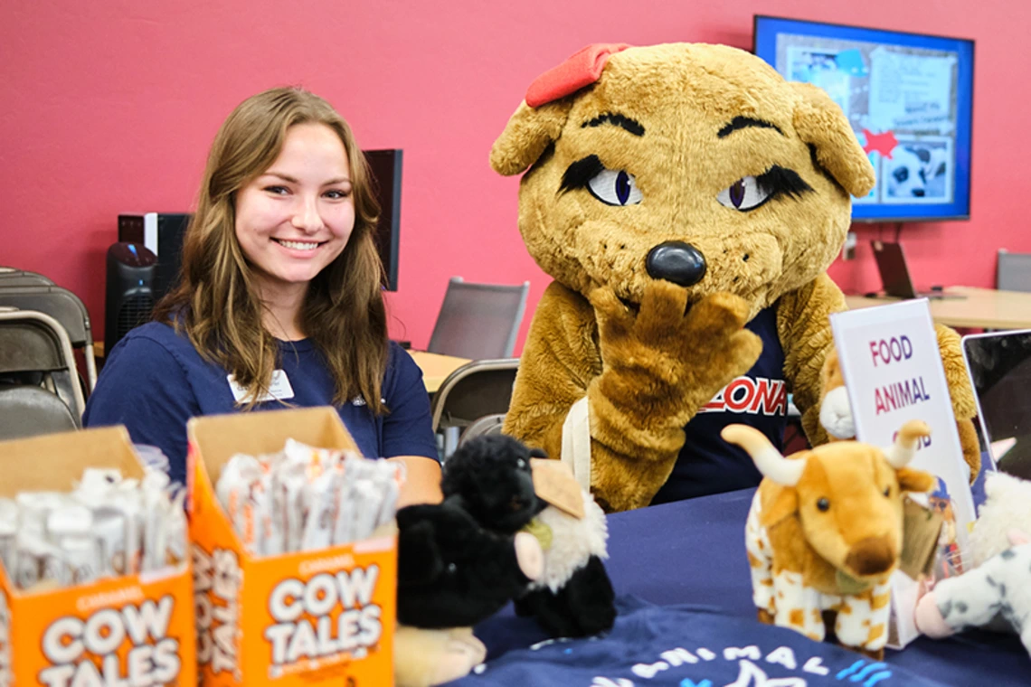 Student and mascot pose for photo