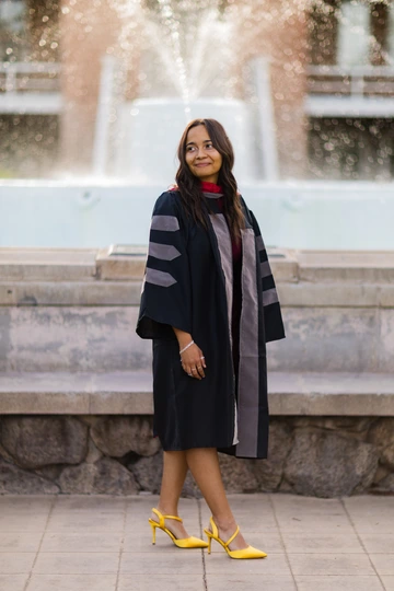 Alia in front of Old Main